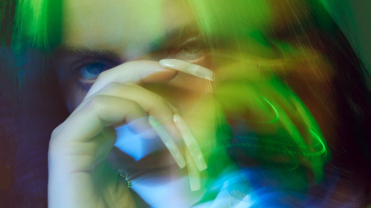 Backdrop de Billie Eilish: The World's a Little Blurry